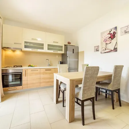 Sea Apartment *